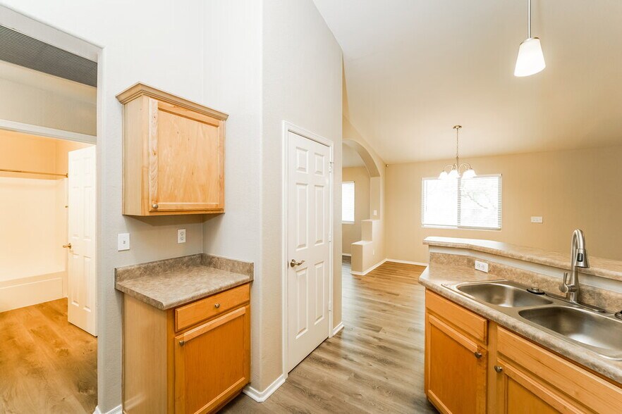 Building Photo - 9544 E Surprise Canyon Ct