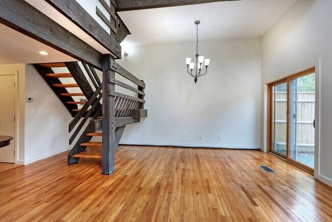 Building Photo - 12 Lilac Ct