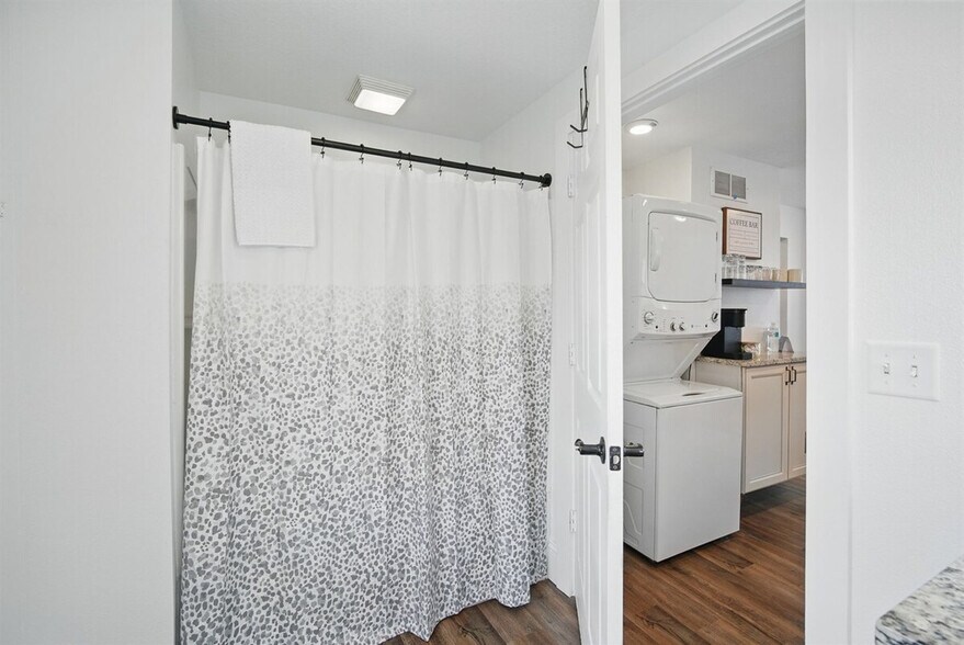 Building Photo - 544 36th St