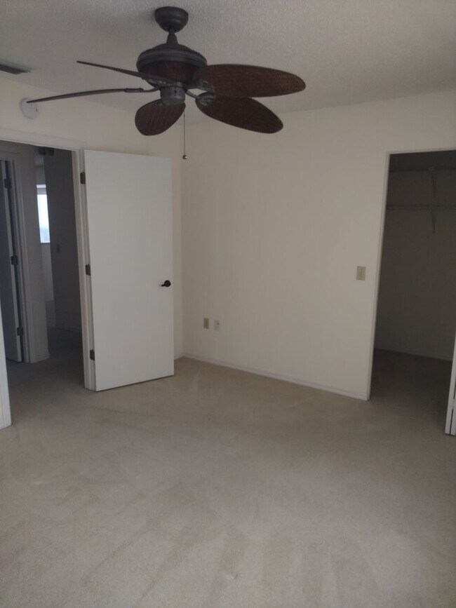 Building Photo - 2 bedroom 2 bathroom Large House for rent ...