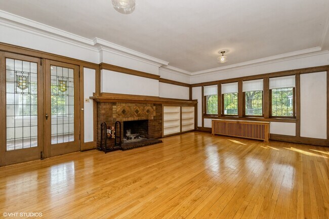 Building Photo - 5656 S Dorchester Ave