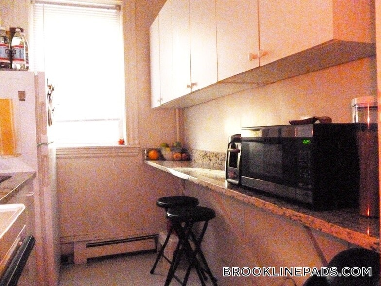 Building Photo - 208 Winthrop Rd