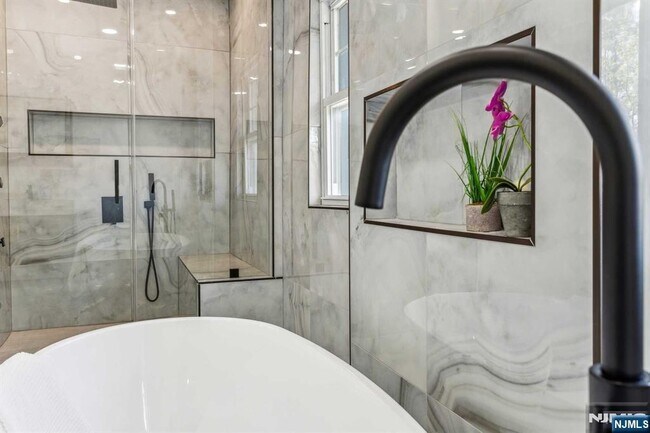 Building Photo - 648 East St