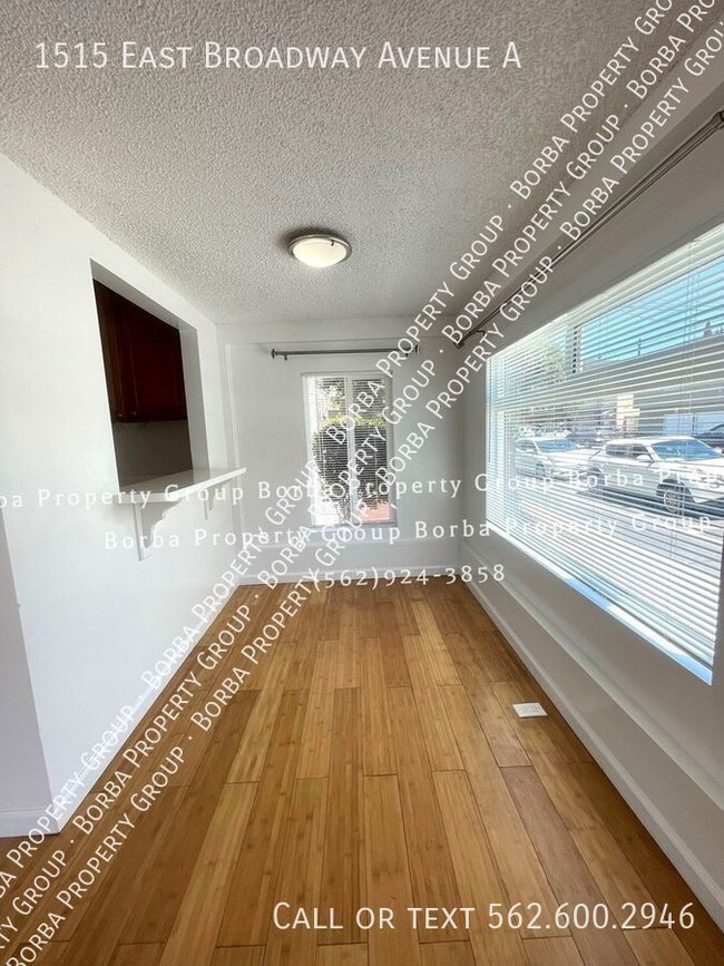 Building Photo - ***STUNNING 1 BEDROOM/1BATH APARTMENT WITH...