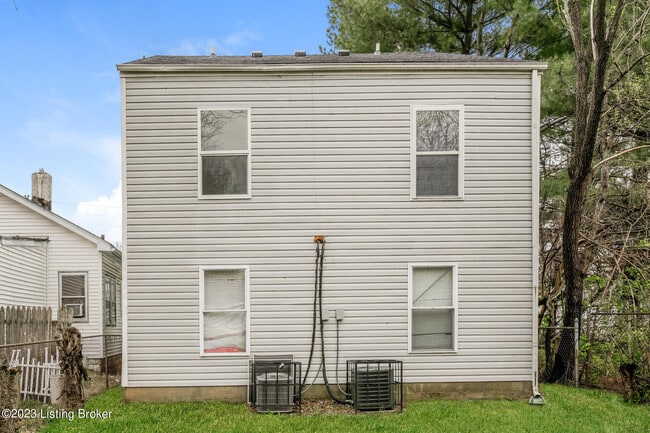 Building Photo - 2821 Rowan St