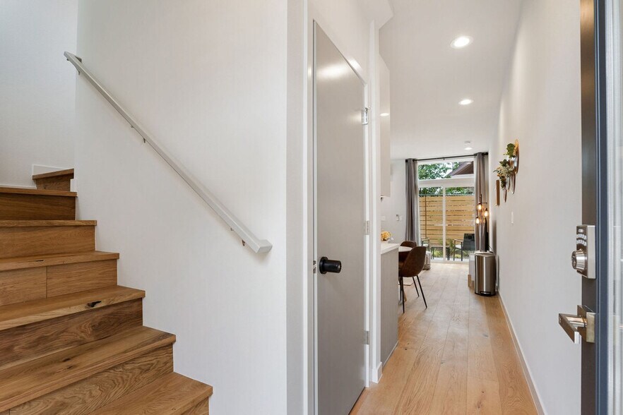 Building Photo - 4424 Burke Ave N