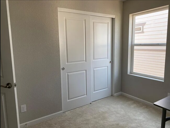 Building Photo - Modern Home in Hearthstone