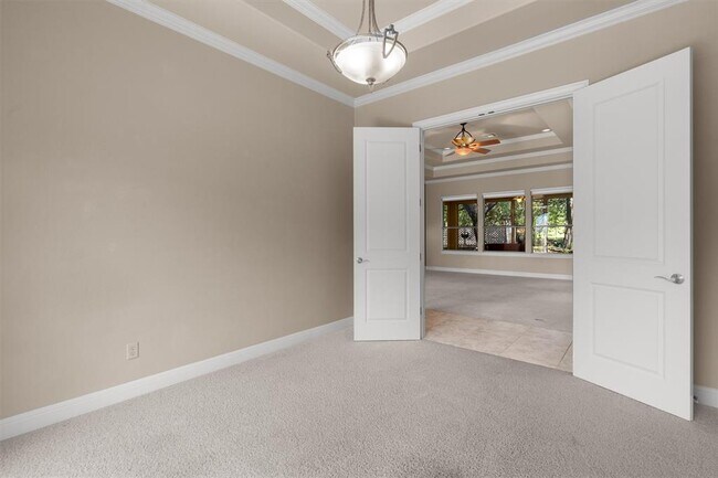 Building Photo - 17109 Northlake Hills Dr