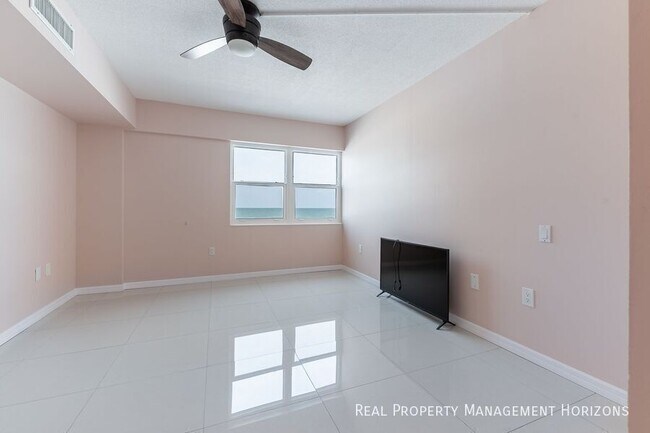 Building Photo - 1700 Benjamin Franklin Dr