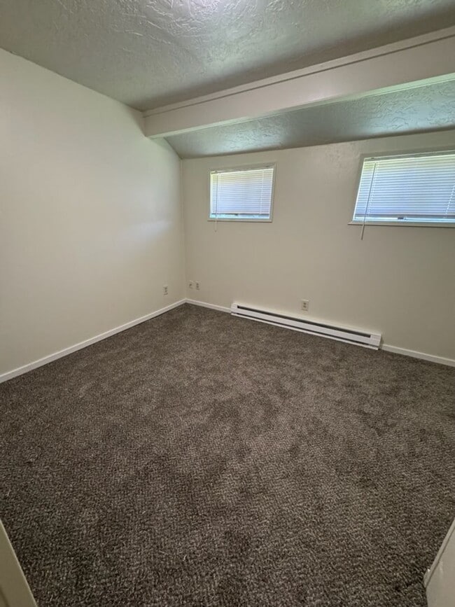 Building Photo - STATUS: AVAILABLE-| R80E| $1495.00
