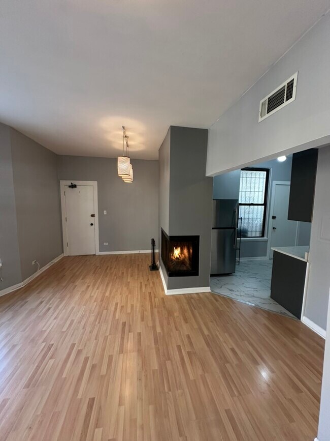 Building Photo - 735 W California Ter