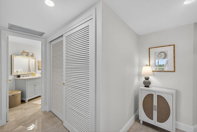 Building Photo - 2600 N Flagler Dr
