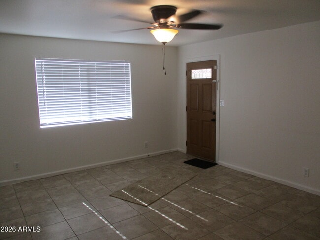 Building Photo - 820 W Knox Rd