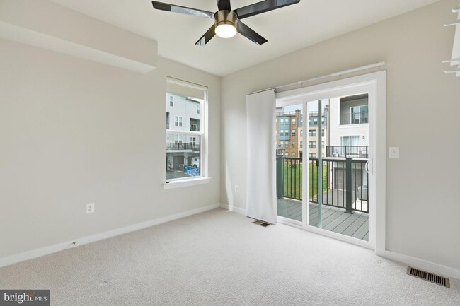 Building Photo - 44481 Wolfhound Sq