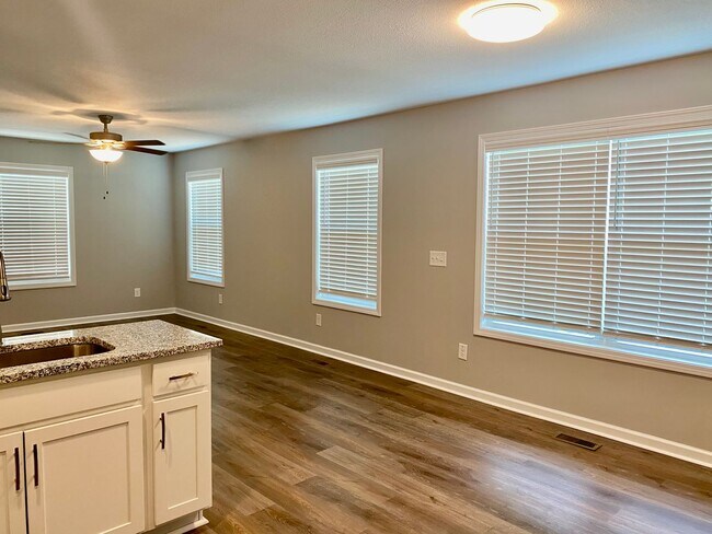 Building Photo - Brand New 2 Story Duplex!!  Close to Downt...
