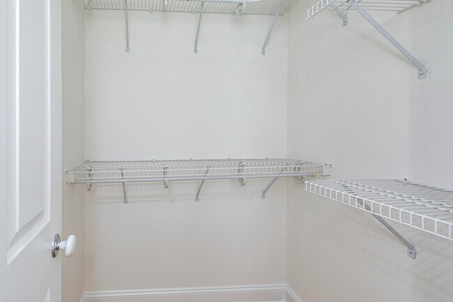 Building Photo - 35 Maple St