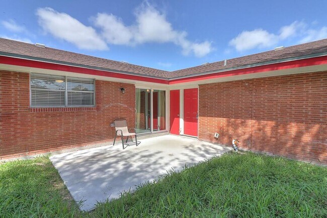 Building Photo - 1106 Bradshaw Dr