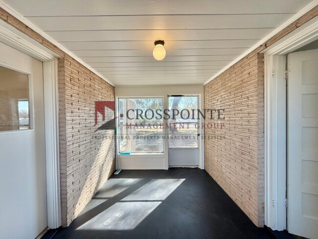 Building Photo - Charming 3 Bedroom, 2 Bathroom Home!