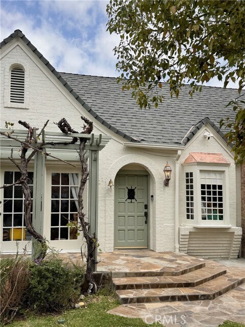 Building Photo - 2421 Heliotrope Dr