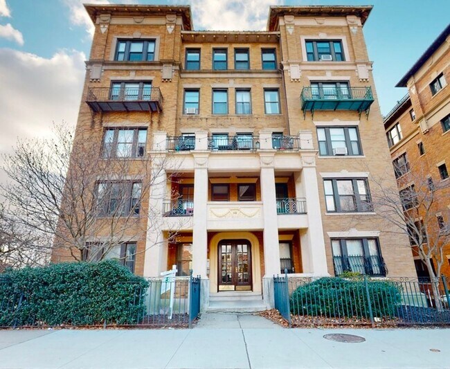 Building Photo - Southwest facing 5th floor 3 bedroom in elevator building.