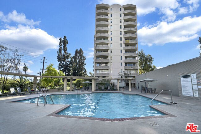 Building Photo - 4455 Los Feliz Blvd