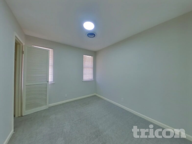 Building Photo - 1928 Canterbury St