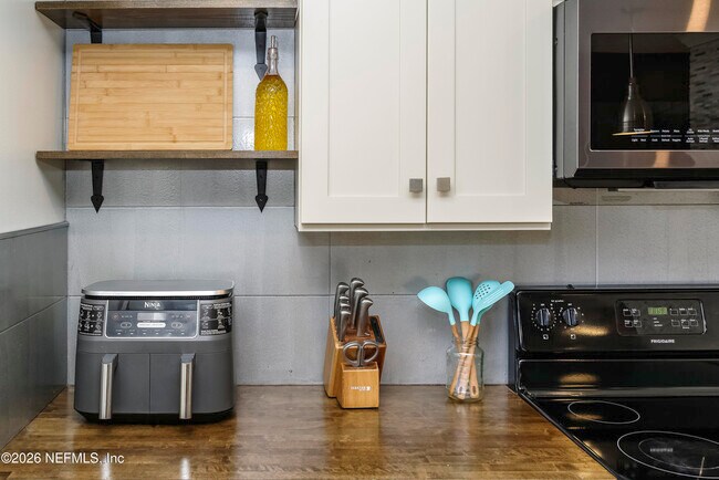 Building Photo - 506 Cali Dr