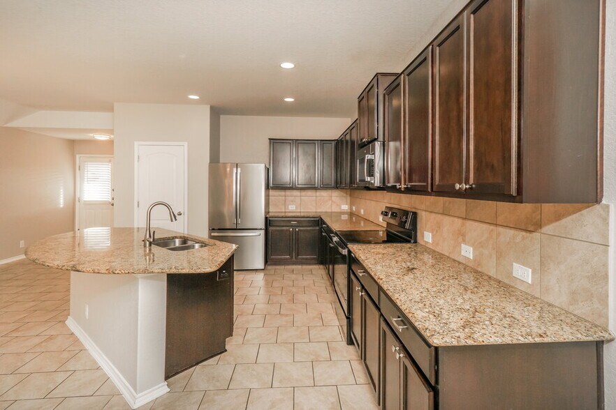 Building Photo - 8850 Belgian Falls