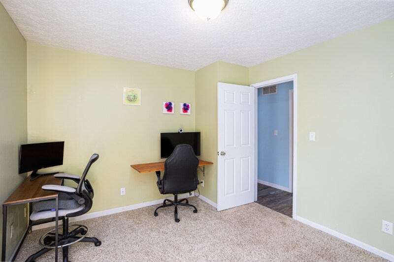Building Photo - 2419 Sanford Dr