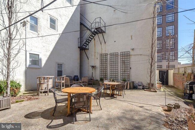 Building Photo - 1504 Mt Vernon St