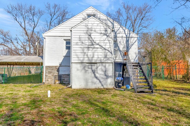 Building Photo - East Nashville Cottage with Fenced Yard, 2...