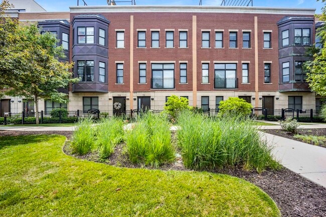 Building Photo - 948 W 15th Pl