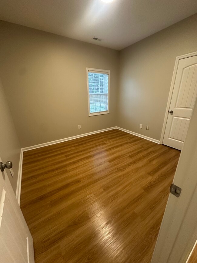 Building Photo - 104 Hooks Glenn Dr