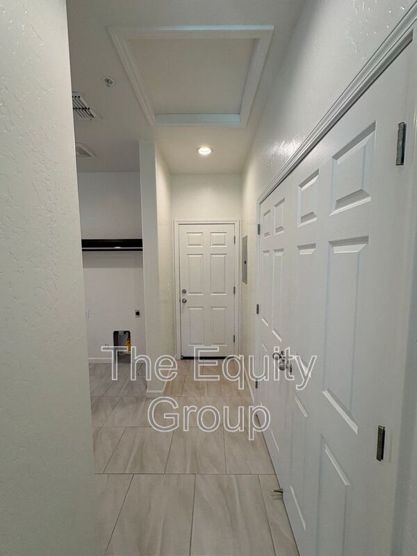 Building Photo - 918 W Sedona Ave