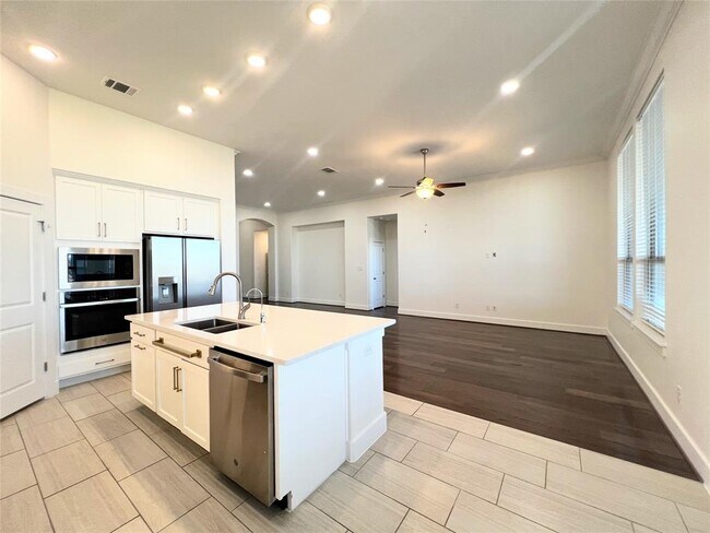 Building Photo - 6124 Teodoro Bend