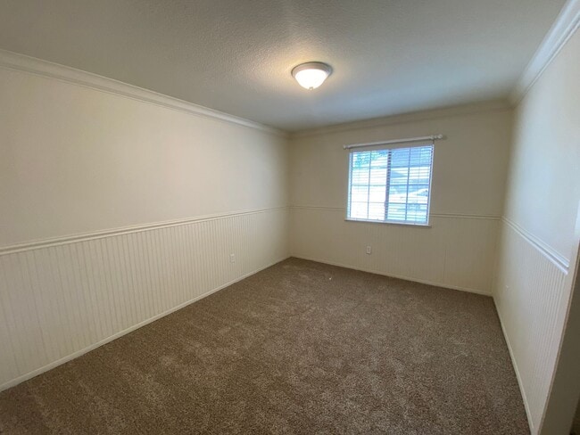 Building Photo - Beautiful Home with a Pool