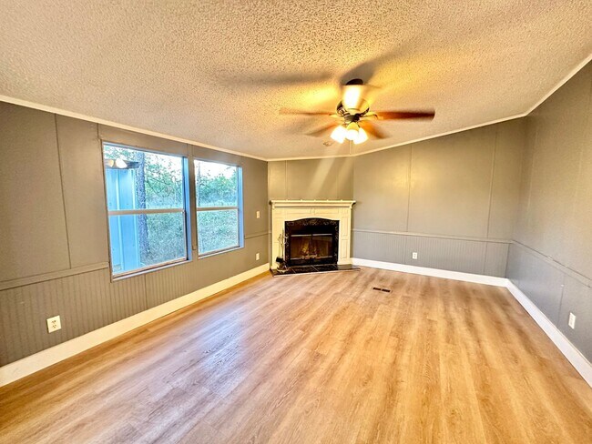 Building Photo - 4 Bedroom/2 Bathroom in Chipley, FL