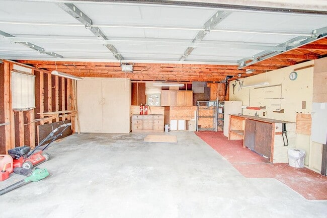 Building Photo - 121 Monticello Pl
