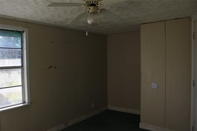 Building Photo - 440 Creek Dr