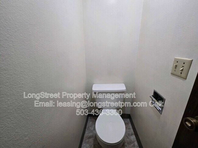 Building Photo - 2145 NW Highland Dr