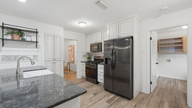 Building Photo - Beautiful Home on Nearly an Acre in Helotes with Pool, Office & No HOA