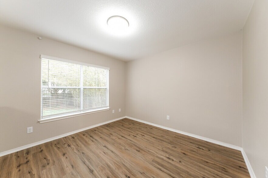 Building Photo - 2016 Continental Pass