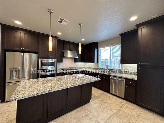 Building Photo - Newly Constructed 3-Bed 2.5-Bath Home in I...