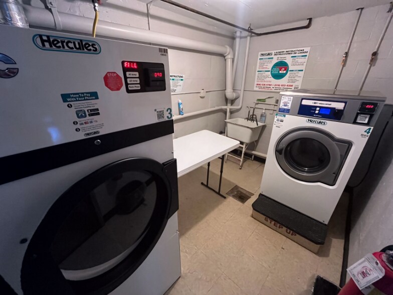 Building Photo - 1 Lakeview Dr