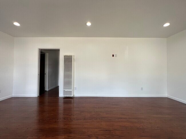 Building Photo - 13900 Burbank Blvd