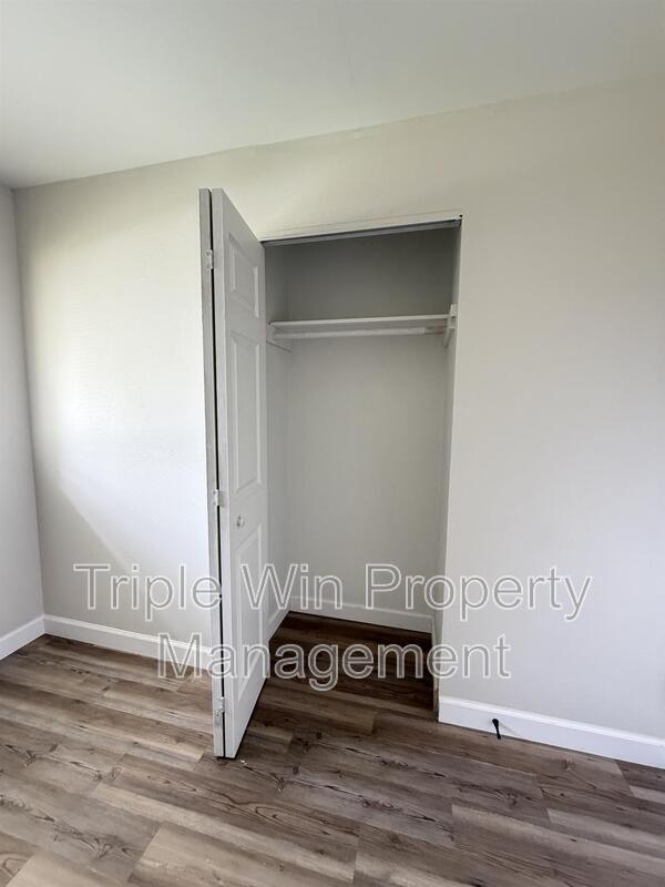 Building Photo - 2257 Luxmore Dr