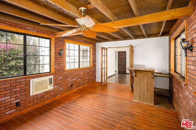 Building Photo - 3840 Valleybrink Rd