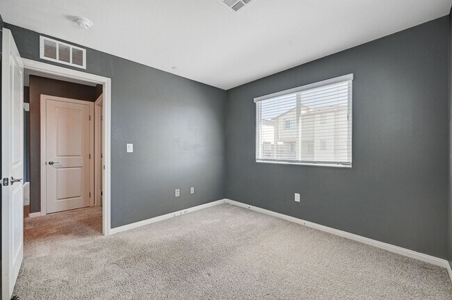 Building Photo - 2021 TOWNHOME IN GATED COMMUNITY N LAS VEGAS