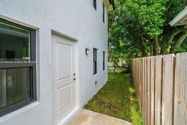 Building Photo - 1823 NW 69th St