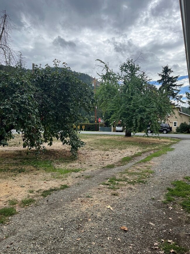 Building Photo - Quaint Studio , 1 Bath Home in Grants Pass